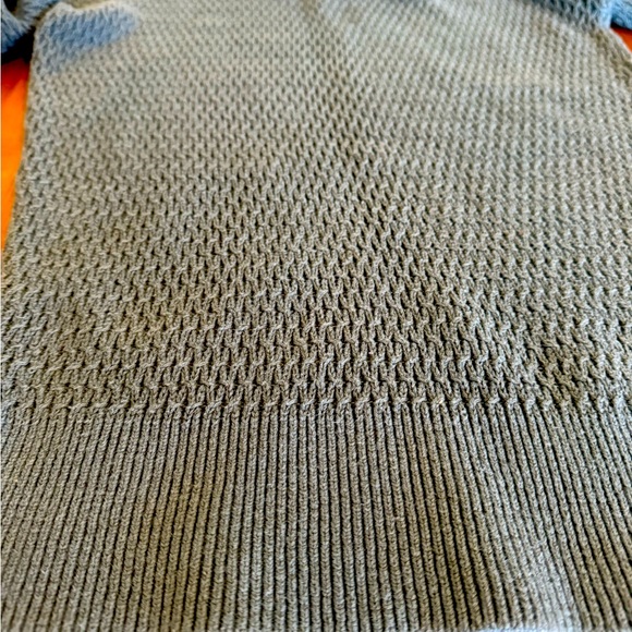 Sweater!! 👀 - Picture 3 of 5